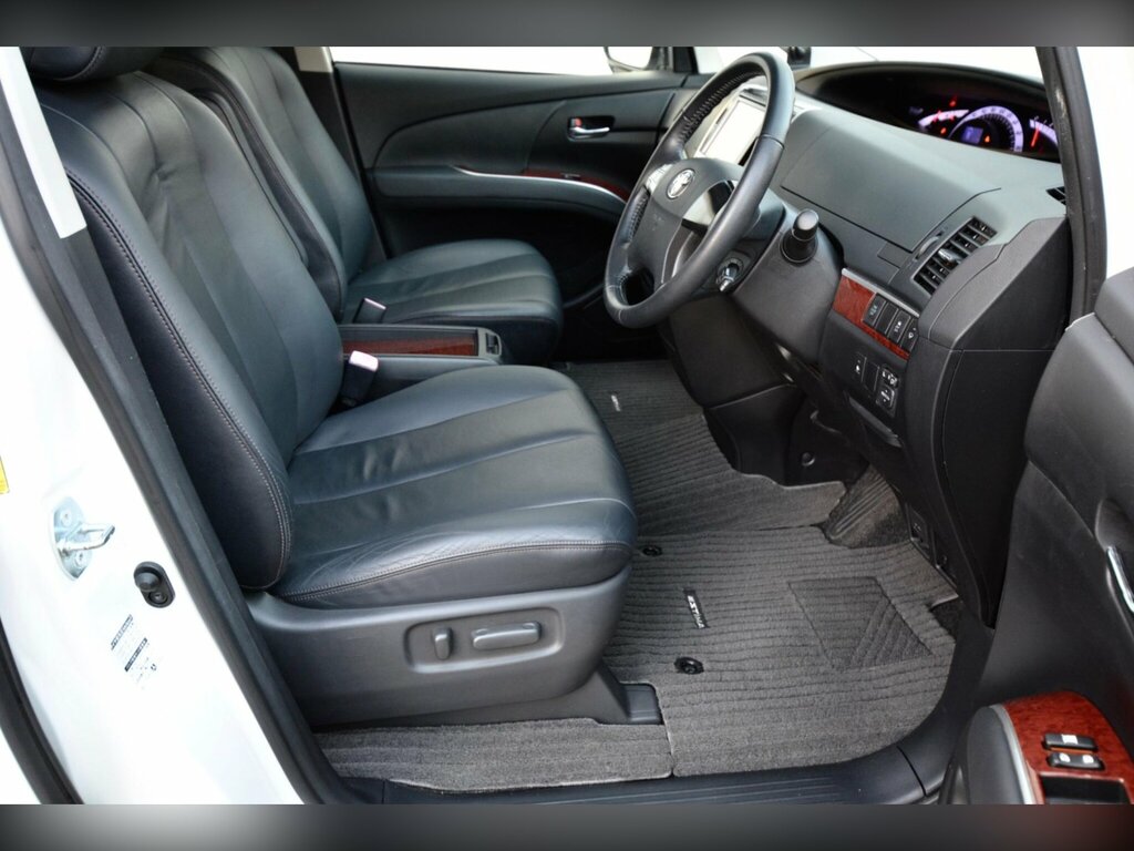 Toyota Estima Hatchback Black #23
