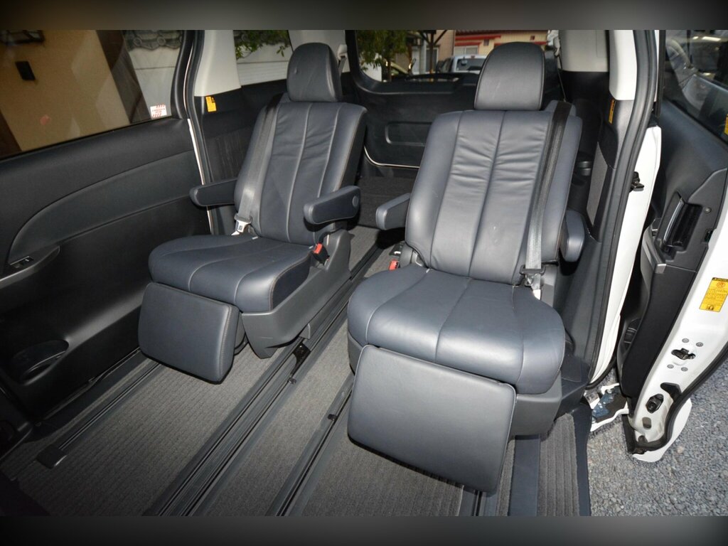 Toyota Estima Hatchback Black #33