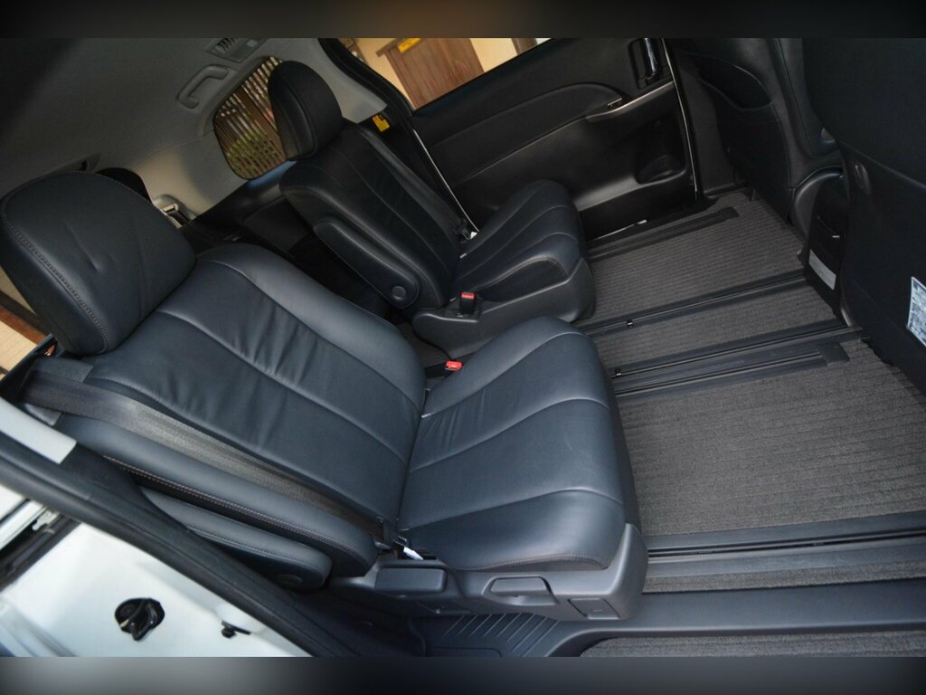 Toyota Estima Hatchback Black #28