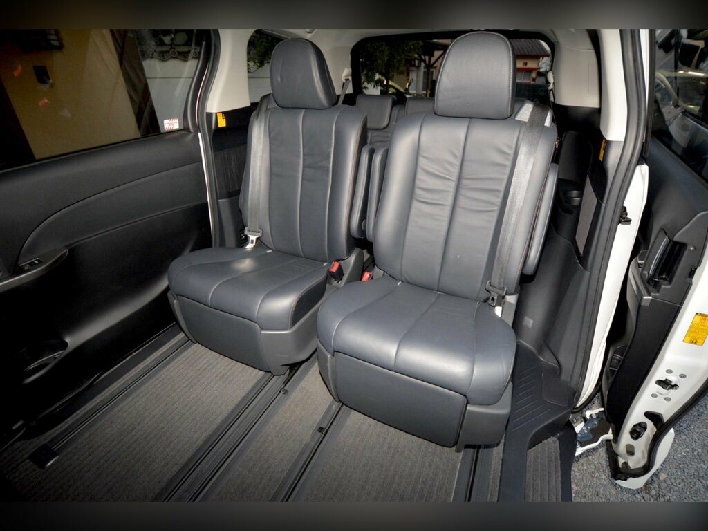 Toyota Estima Hatchback Black #27