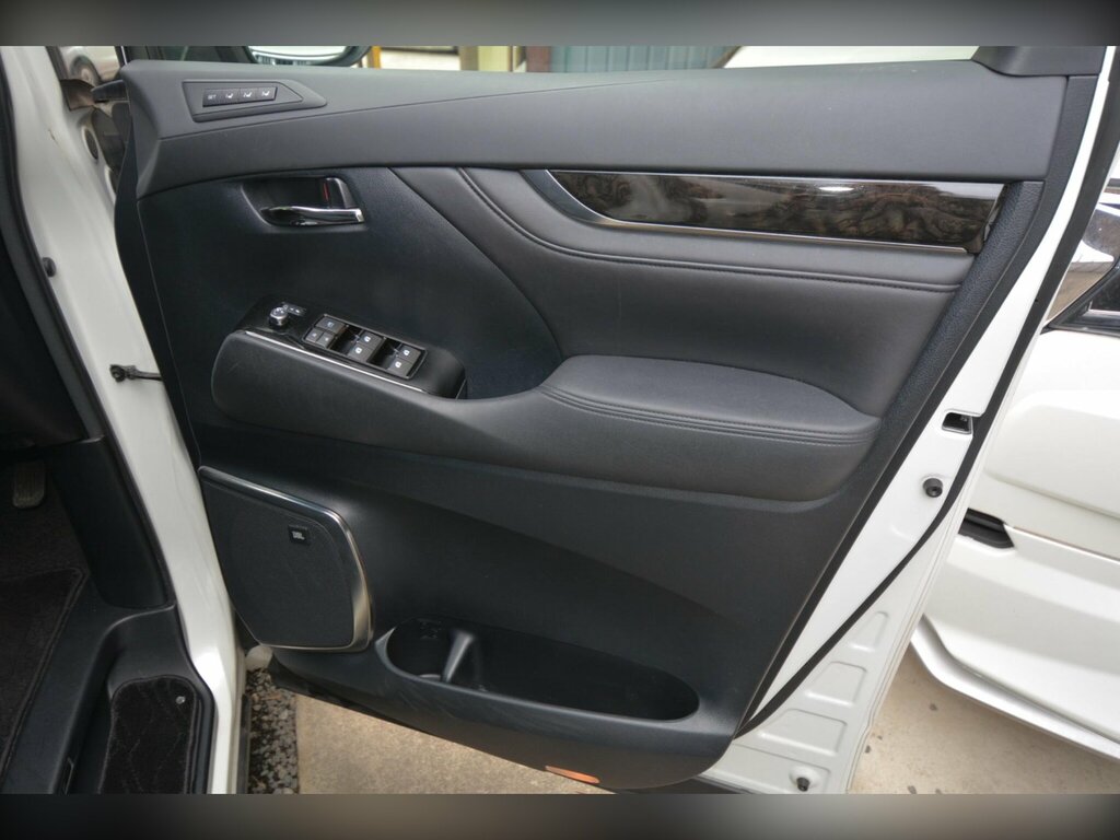 Toyota Vellfire Mpv 2.4Cc 200808 White #28