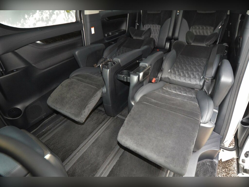 Toyota Vellfire Mpv 2.4Cc 200808 White #39