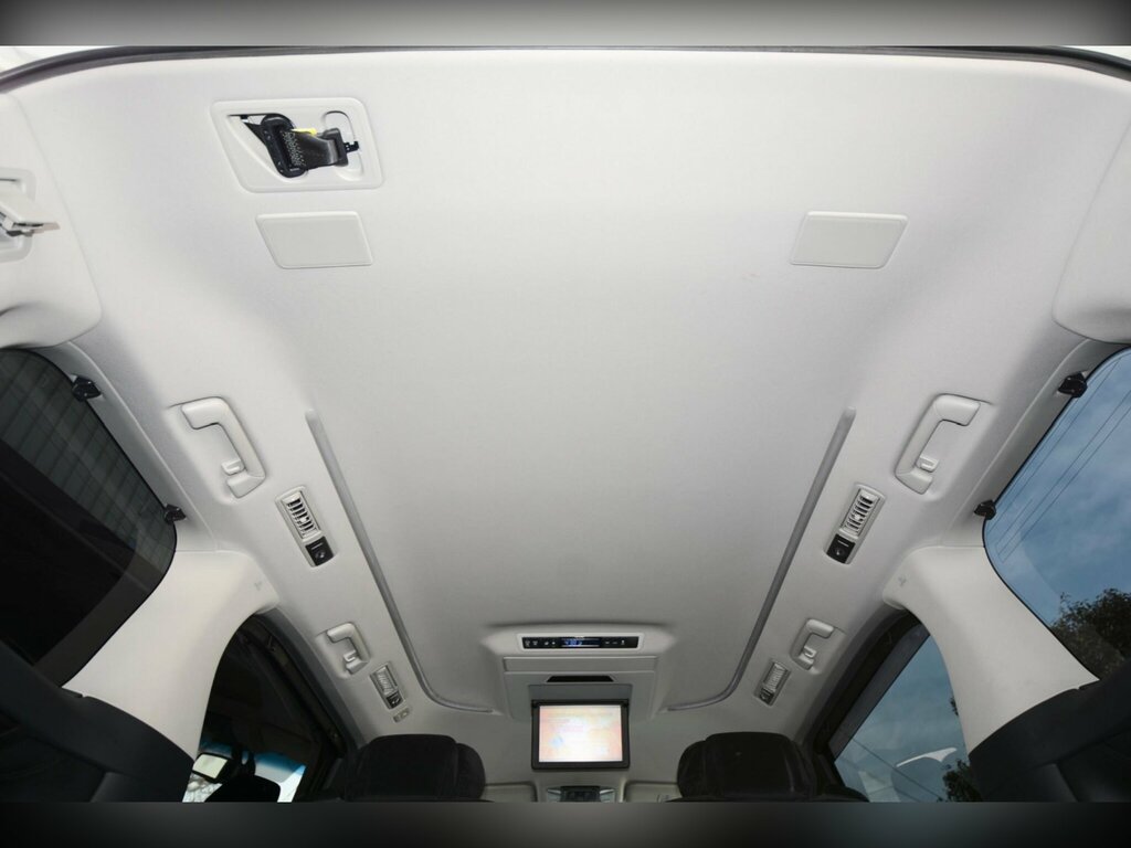 Toyota Vellfire Mpv 2.4Cc 200808 White #43