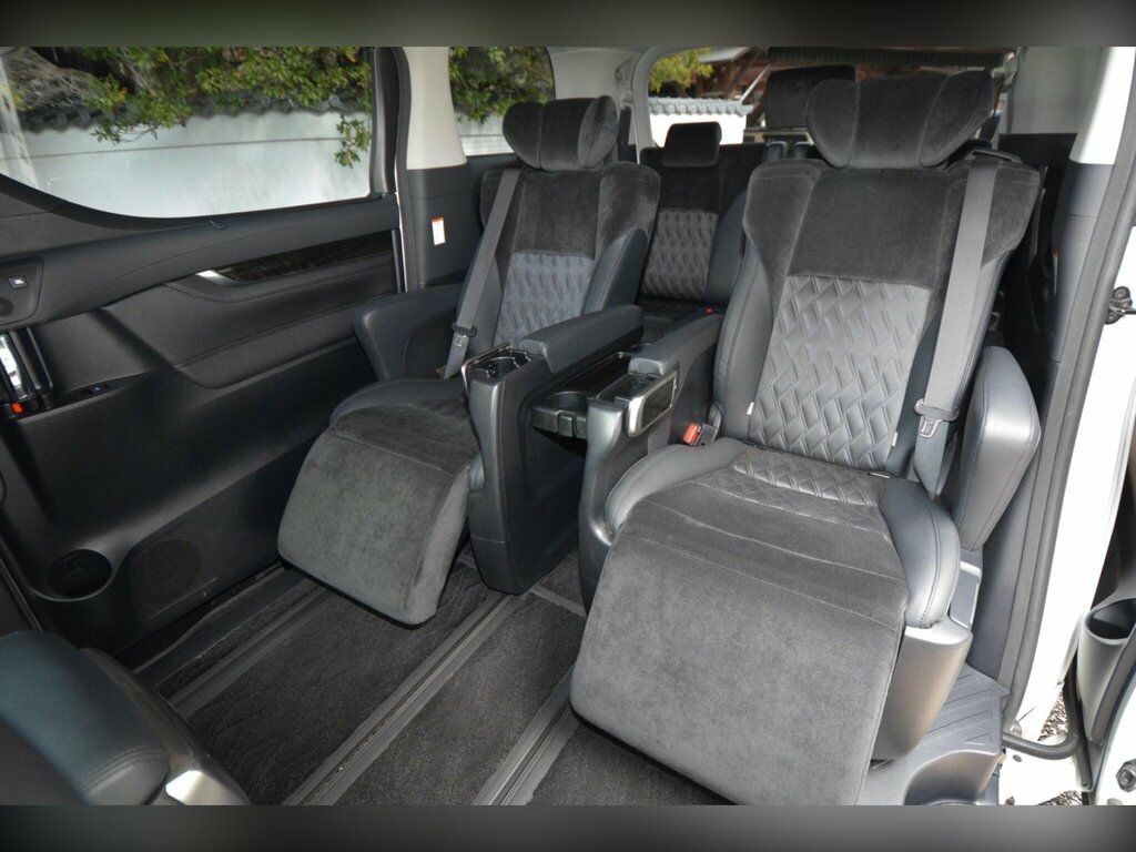 Toyota Vellfire Mpv 2.4Cc 200808 White #37