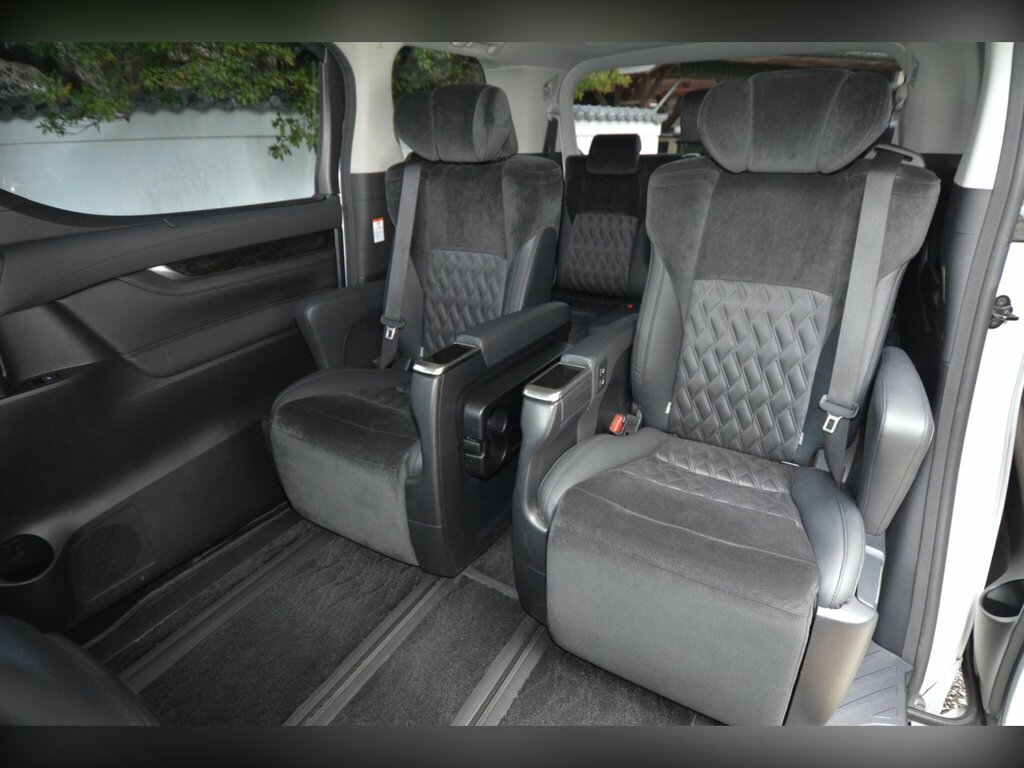 Toyota Vellfire Mpv 2.4Cc 200808 White #36
