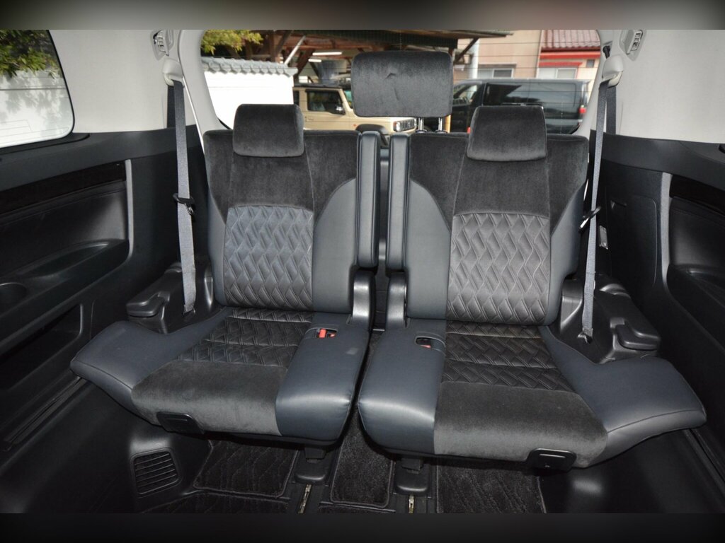 Toyota Vellfire Mpv 2.4Cc 200808 White #40