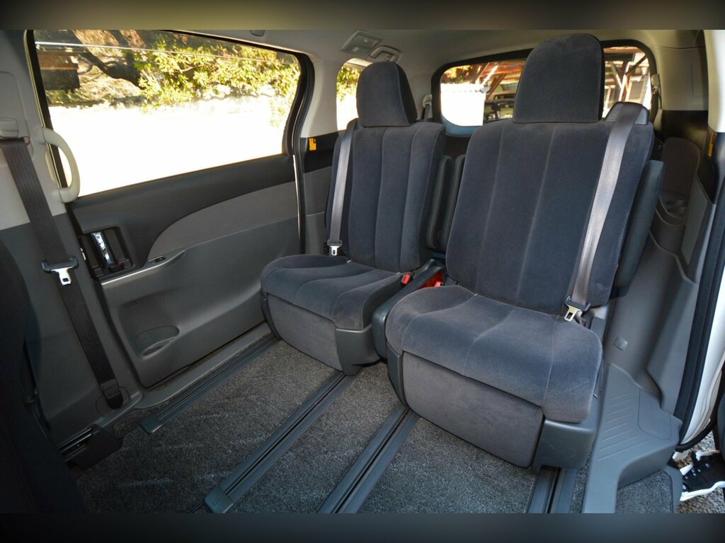 Toyota Estima Mpv Black #29