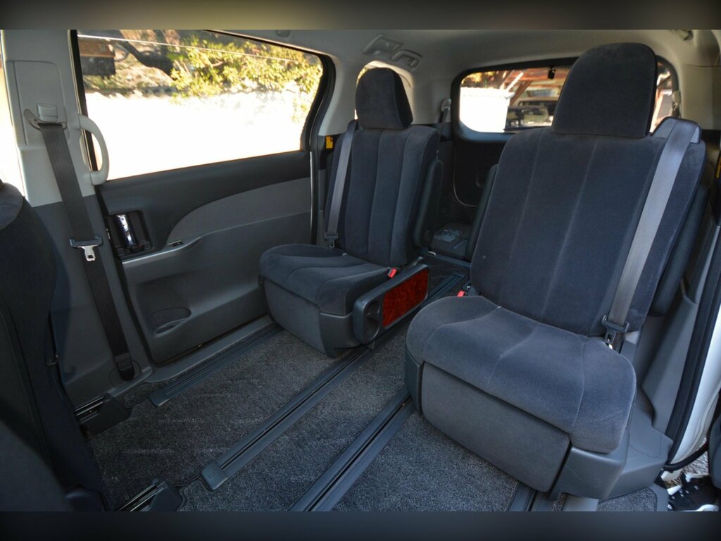 Toyota Estima Mpv Black #28