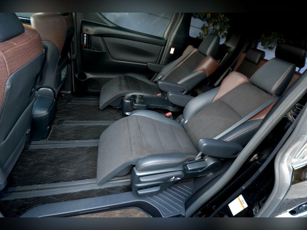 Toyota Alphard 2.5 S A Package Black Edition-modellista White #46