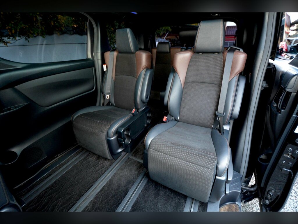 Toyota Alphard 2.5 S A Package Black Edition-modellista White #44
