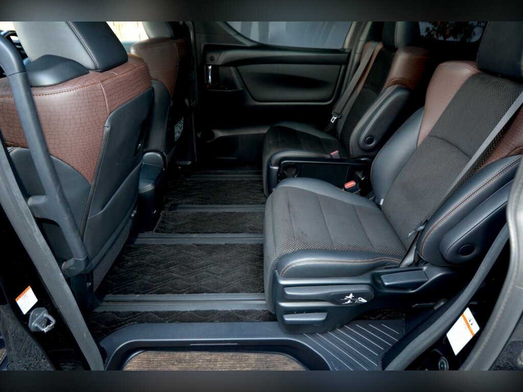 Toyota Alphard 2.5 S A Package Black Edition-modellista White #43