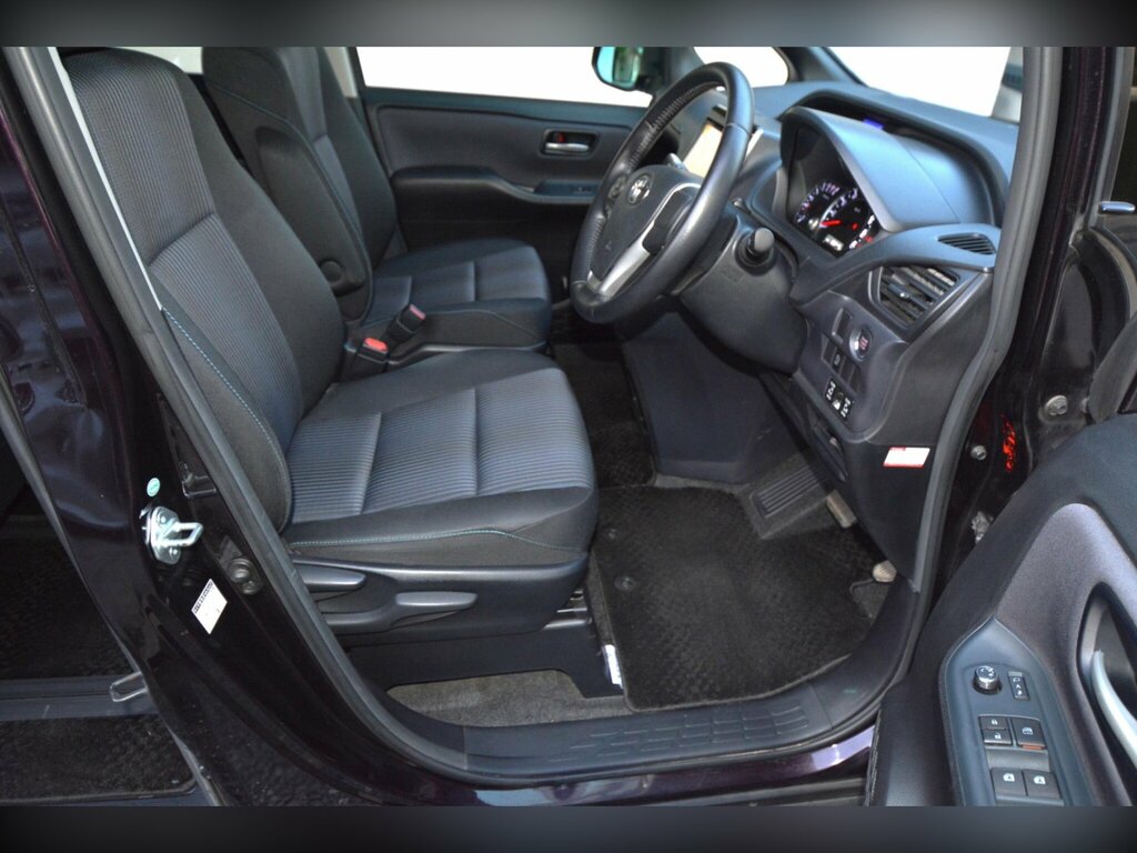 Toyota Voxy Eletricdoor7seathybridgreatcar Black #20