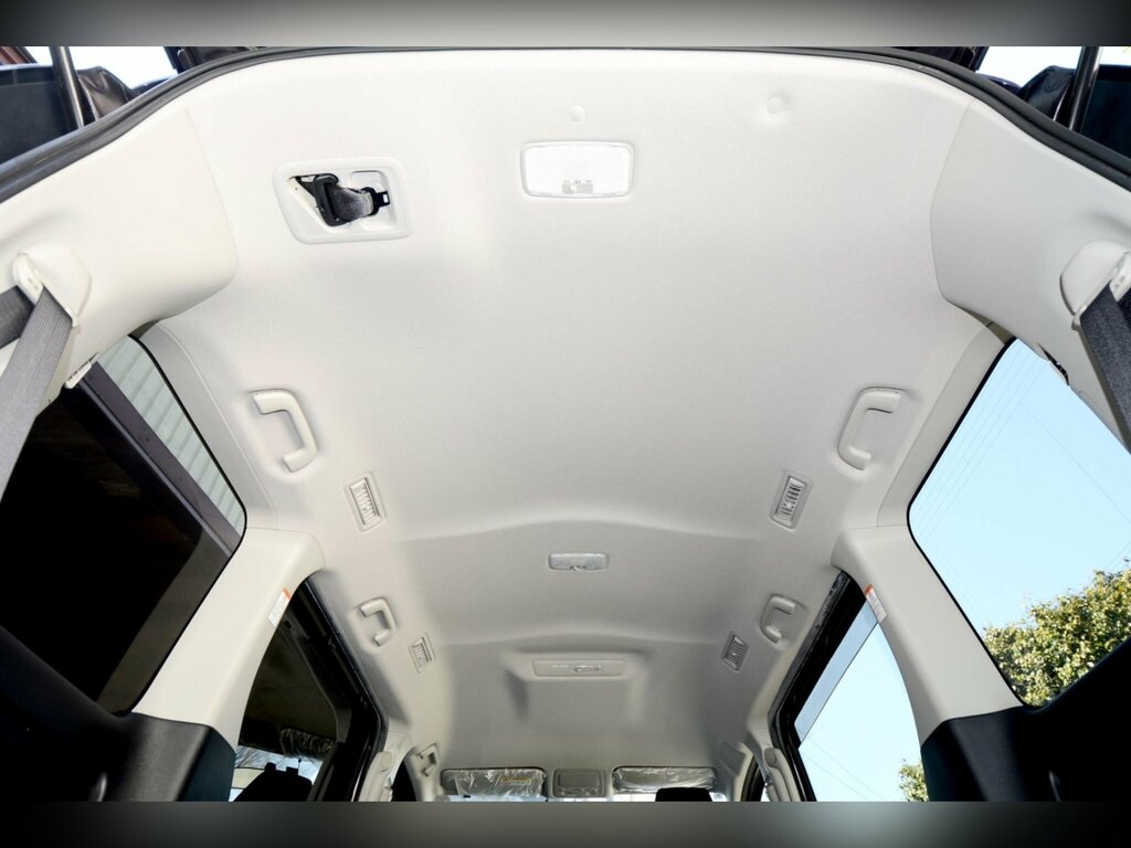 Toyota Voxy Eletricdoor7seathybridgreatcar Black #30