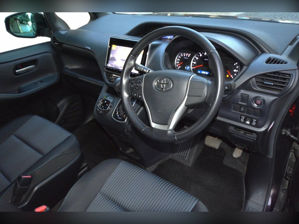 Toyota Voxy 2.0 Zs Edition - Zs Areo Body Styling Purple #2