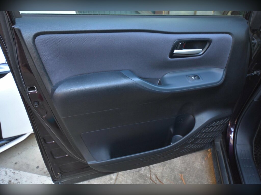 Toyota Voxy Eletricdoor7seathybridgreatcar Black #27