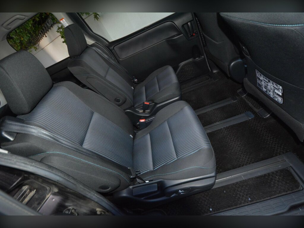 Toyota Voxy Eletricdoor7seathybridgreatcar Black #23