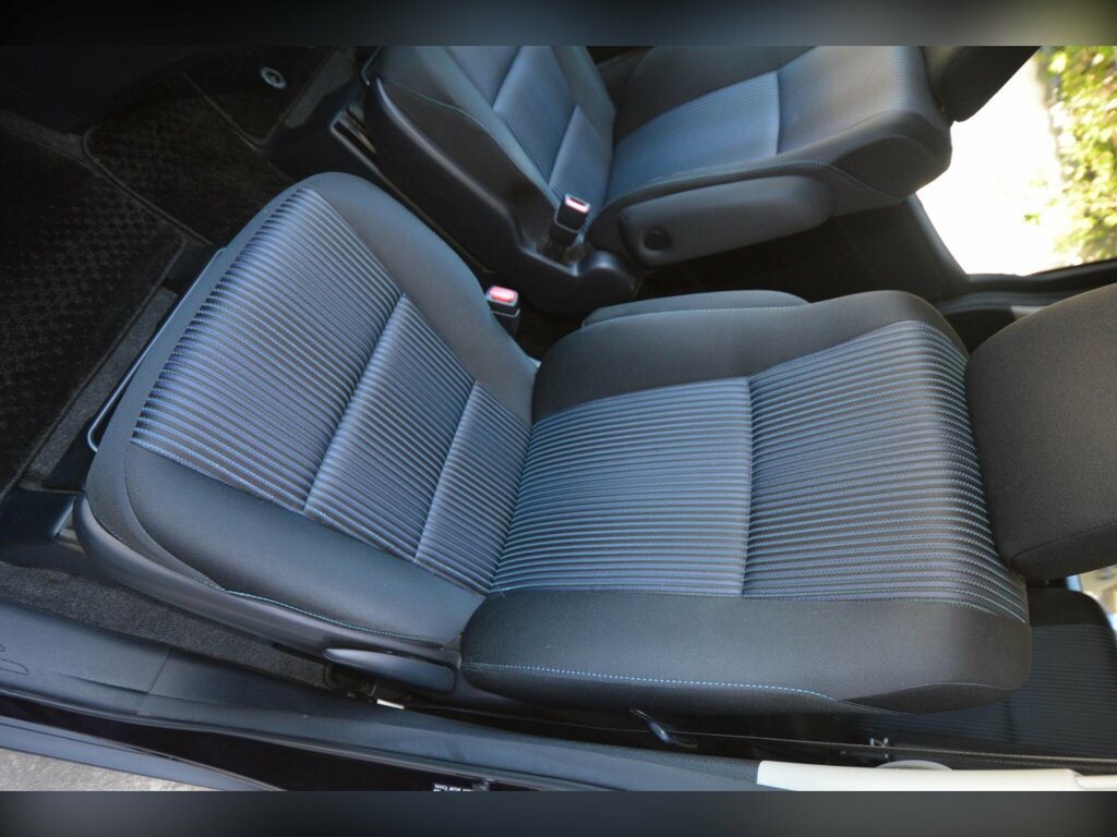 Toyota Voxy Eletricdoor7seathybridgreatcar Black #25