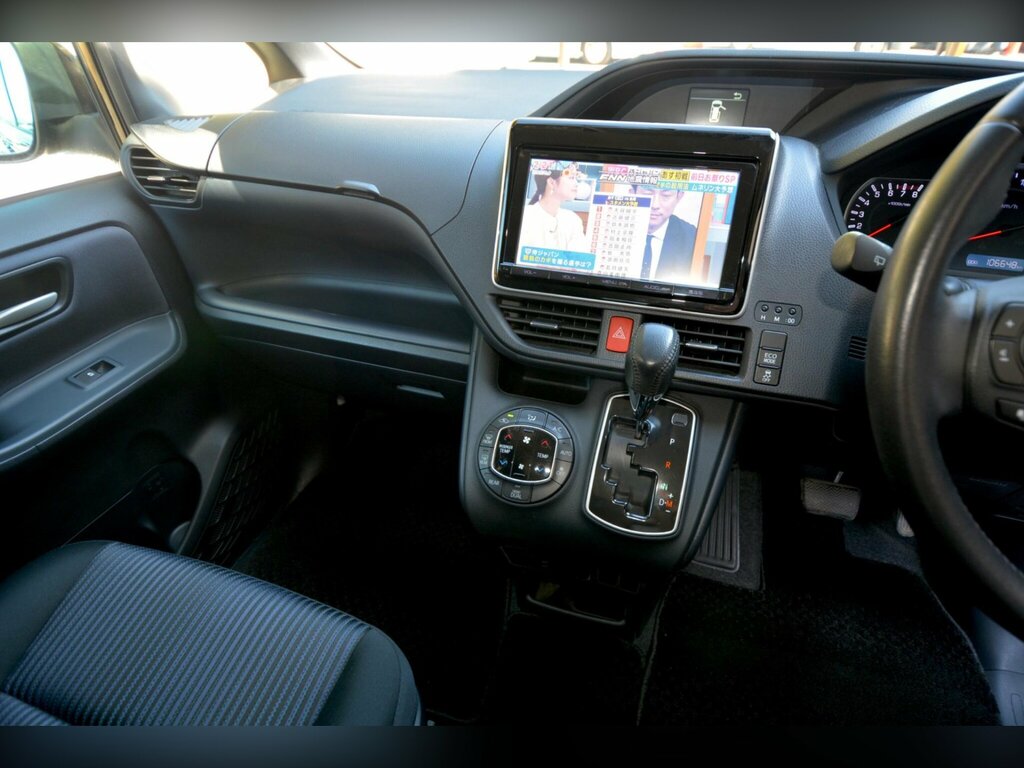 Toyota Voxy Eletricdoor7seathybridgreatcar Black #38