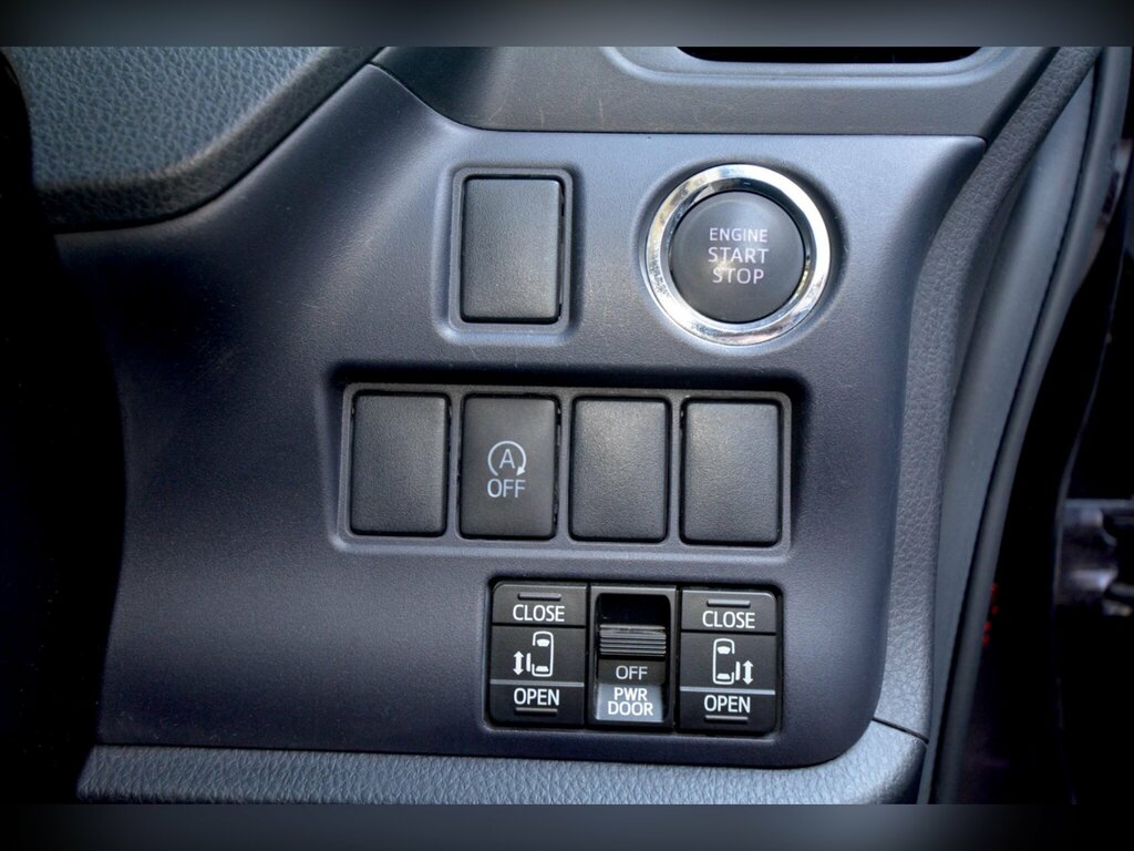 Toyota Voxy Eletricdoor7seathybridgreatcar Black #36