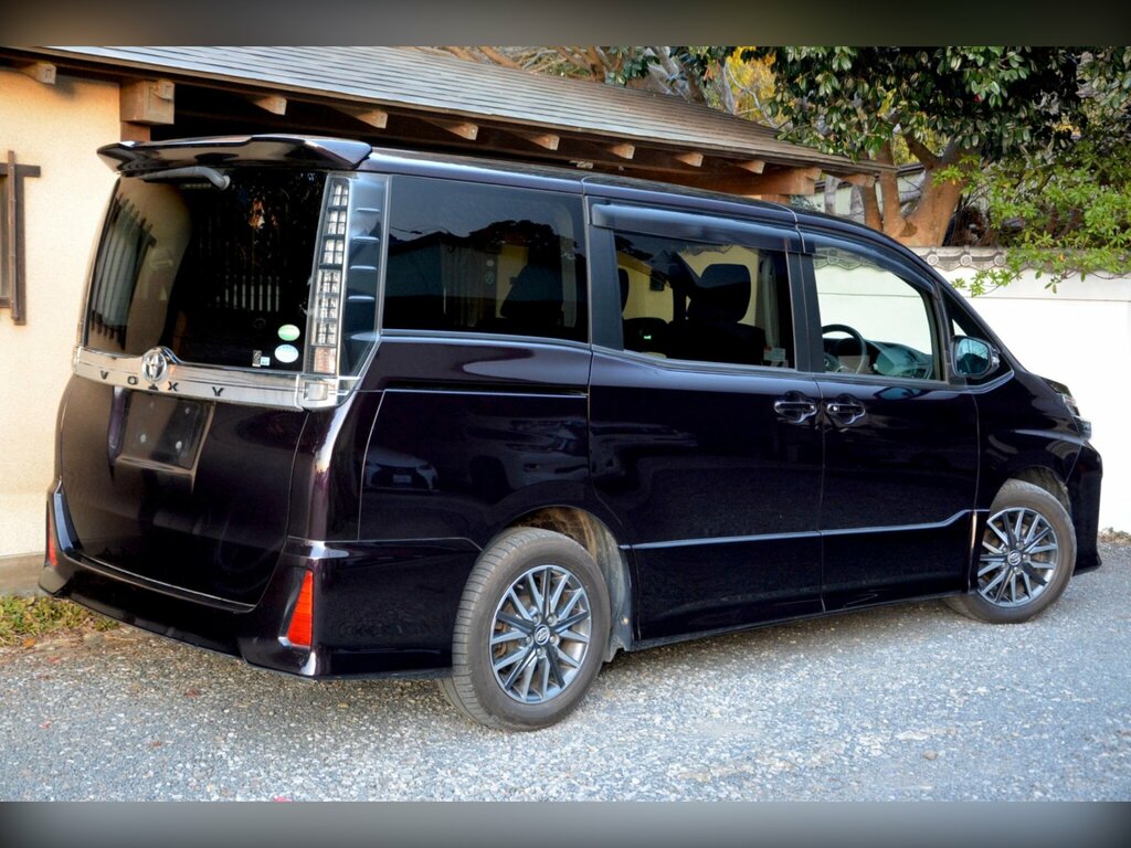 Toyota Voxy Eletricdoor7seathybridgreatcar Black #7