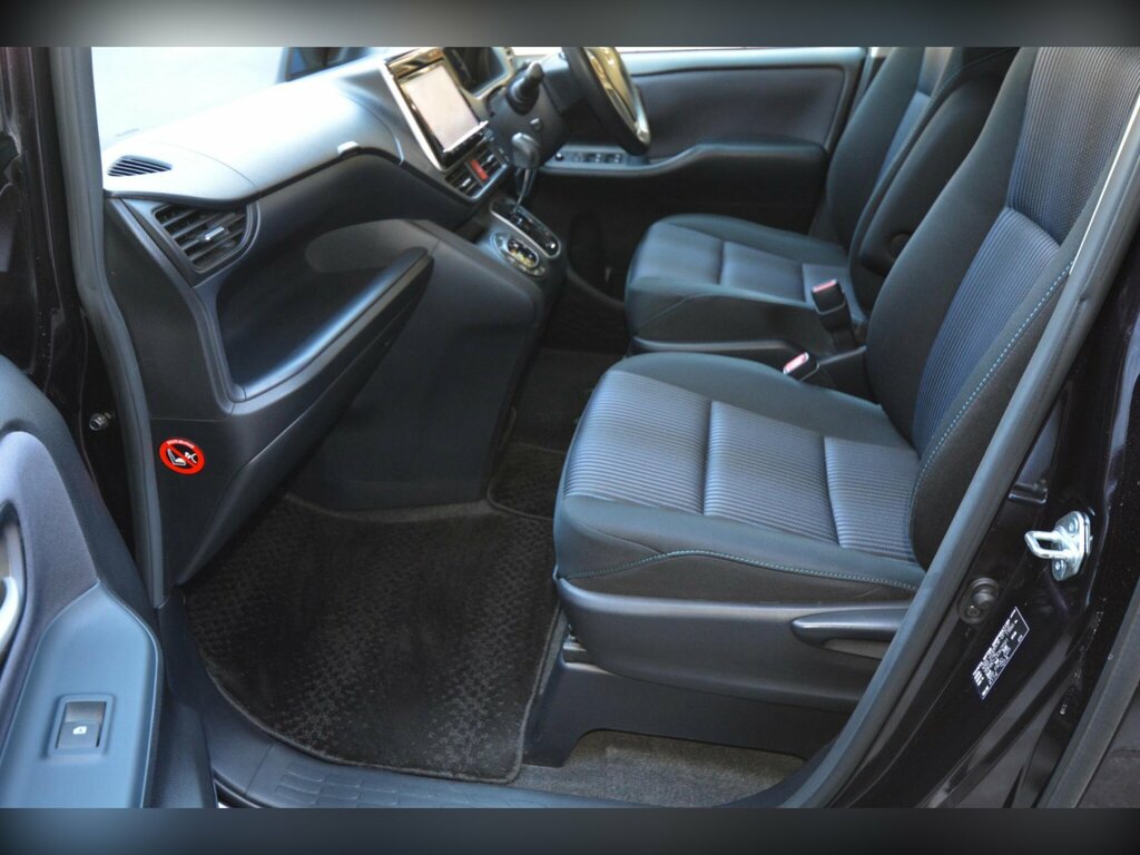 Toyota Voxy Eletricdoor7seathybridgreatcar Black #26