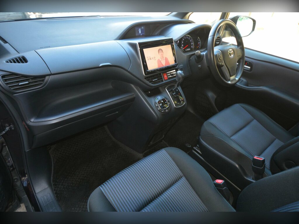 Toyota Voxy Eletricdoor7seathybridgreatcar Black #24