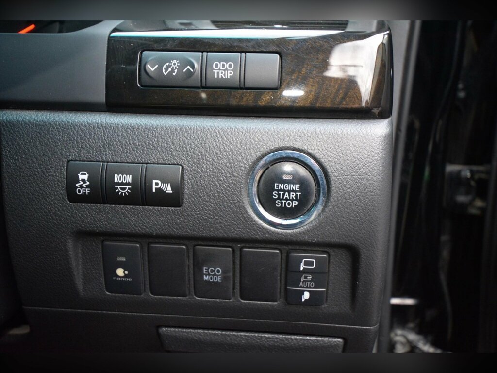 Toyota Vellfire 2.4 Hybrid White #48