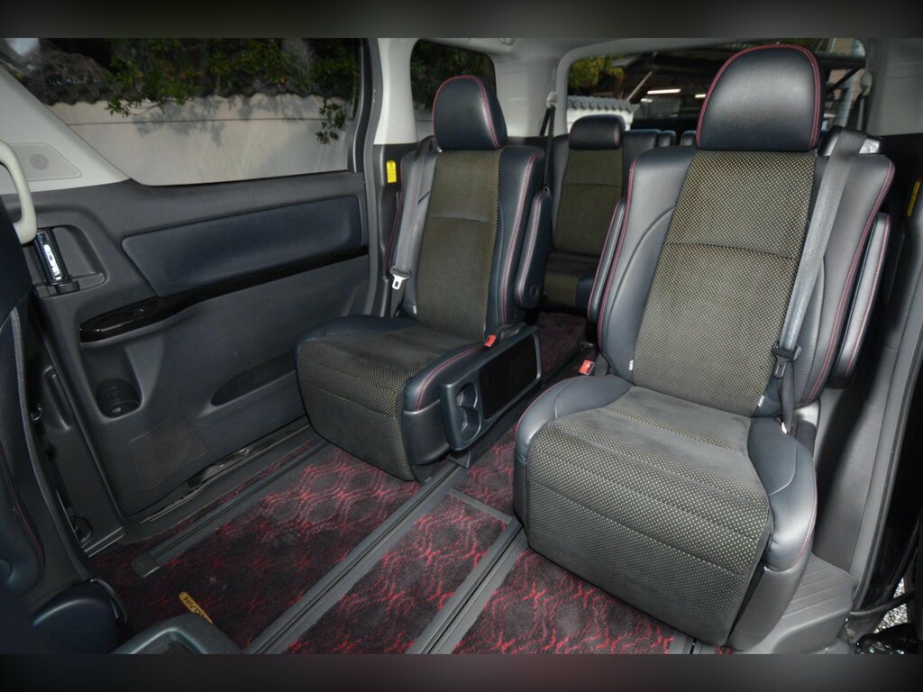 Toyota Vellfire 2.4 Hybrid White #33