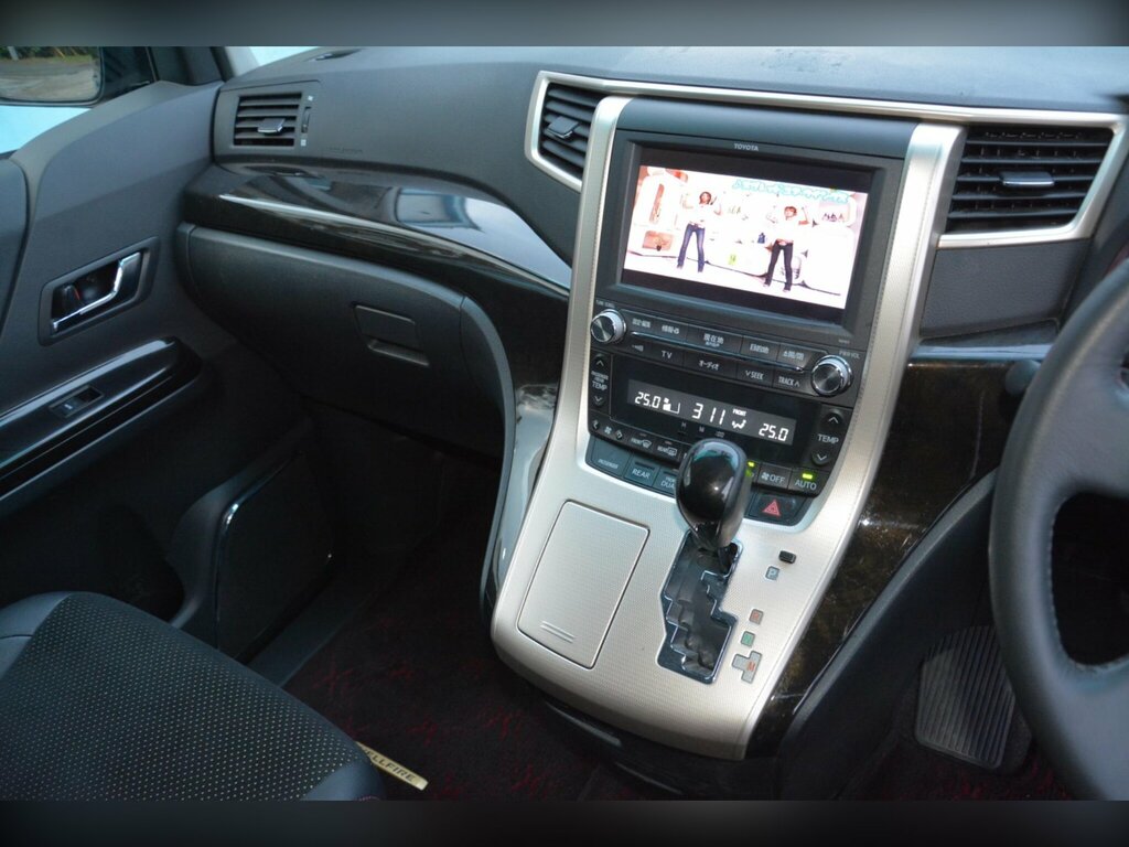 Toyota Vellfire 2.4 Hybrid White #51