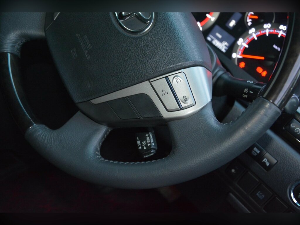 Toyota Vellfire 2.4 Hybrid White #49