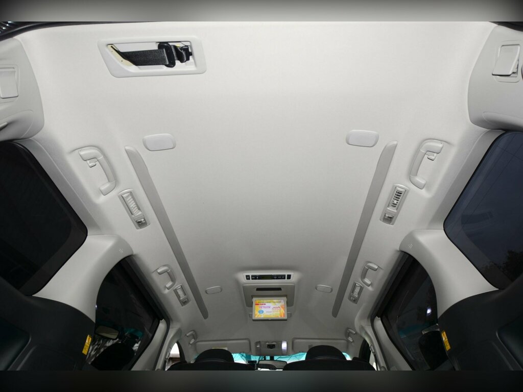 Toyota Vellfire 2.4 Hybrid White #42