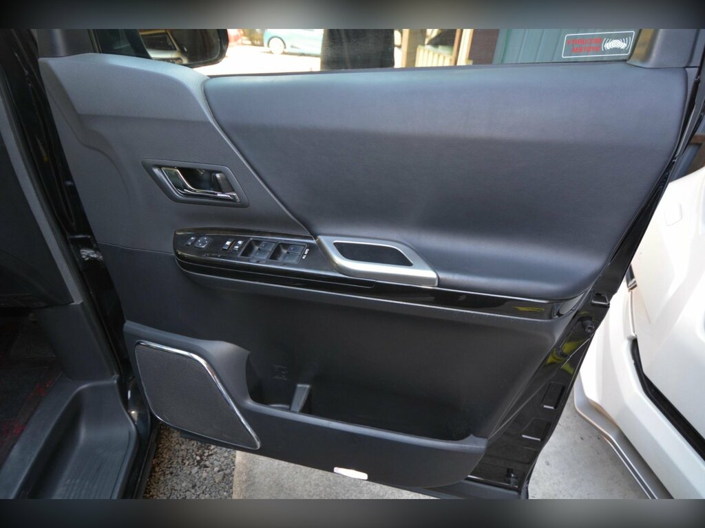 Toyota Vellfire 2.4 Hybrid White #27