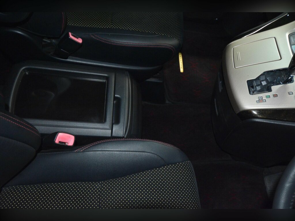 Toyota Vellfire 2.4 Hybrid White #52
