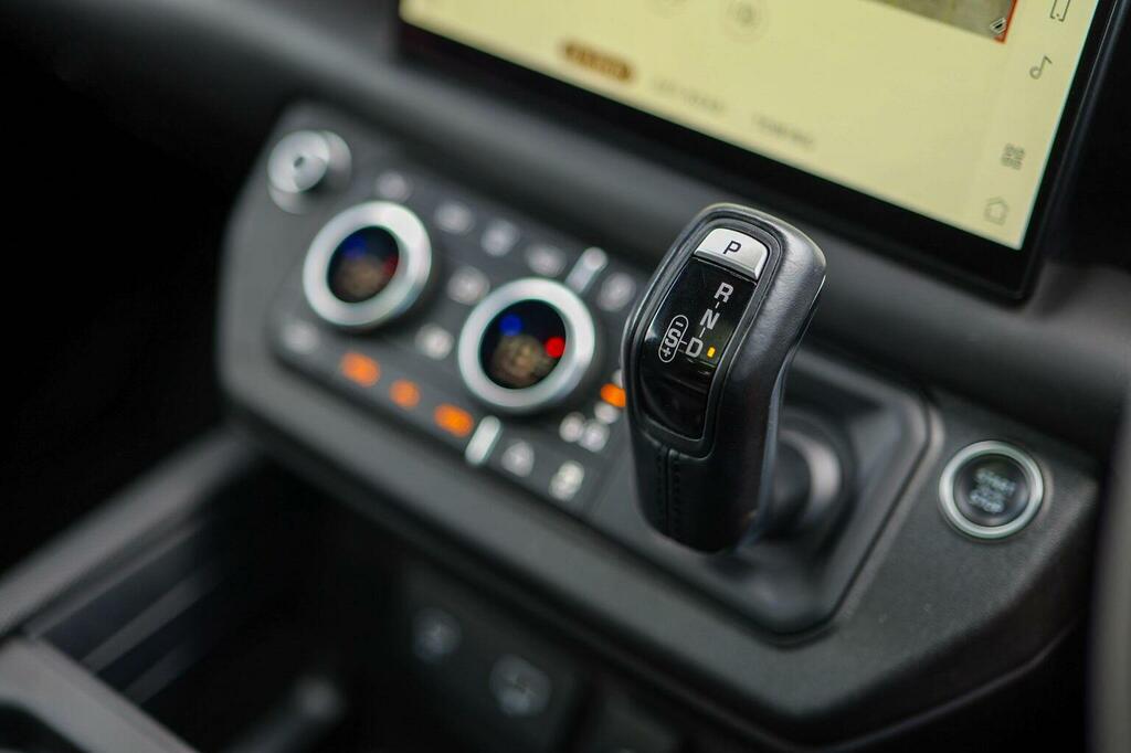 Land Rover Defender 90 D200 Mhev Black #17