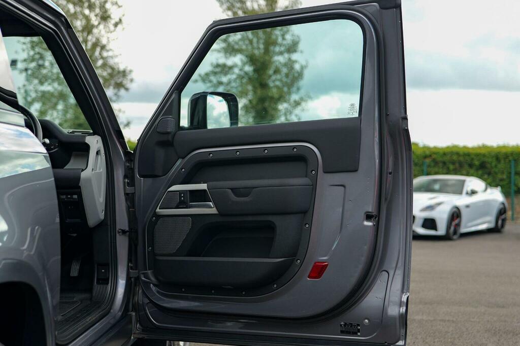 Land Rover Defender 90 S Black #26