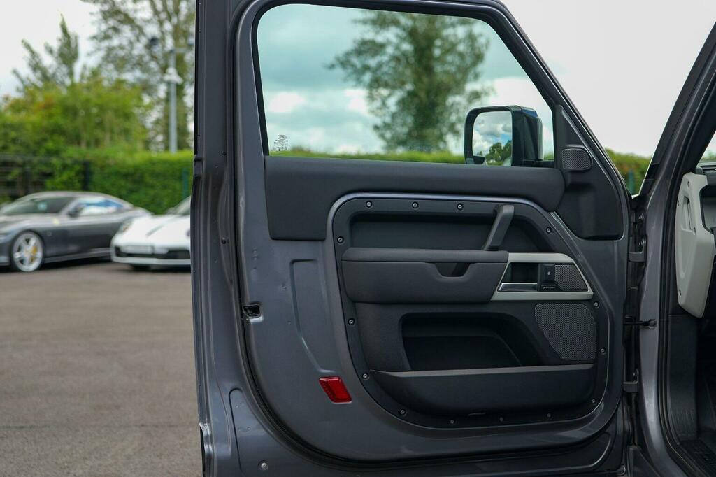 Land Rover Defender 90 S Black #28