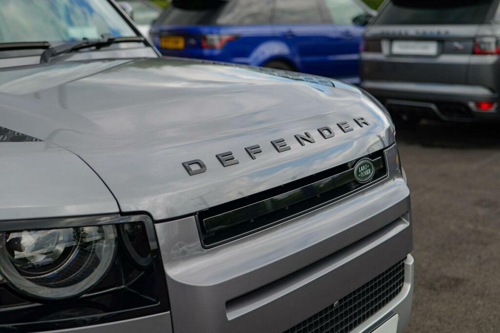 Land Rover Defender 90 S Black #8