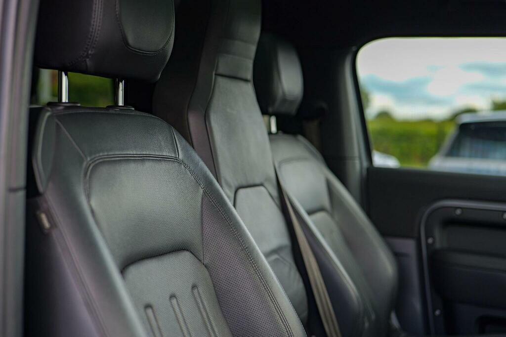 Land Rover Defender 90 S Black #19