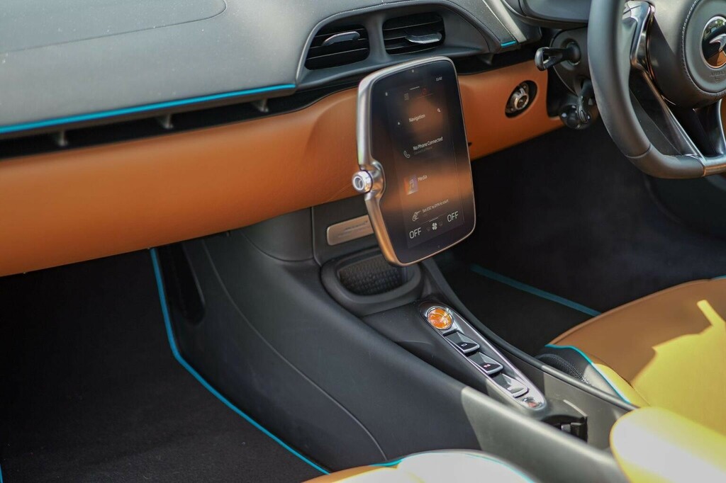 McLaren Artura Spider  #21