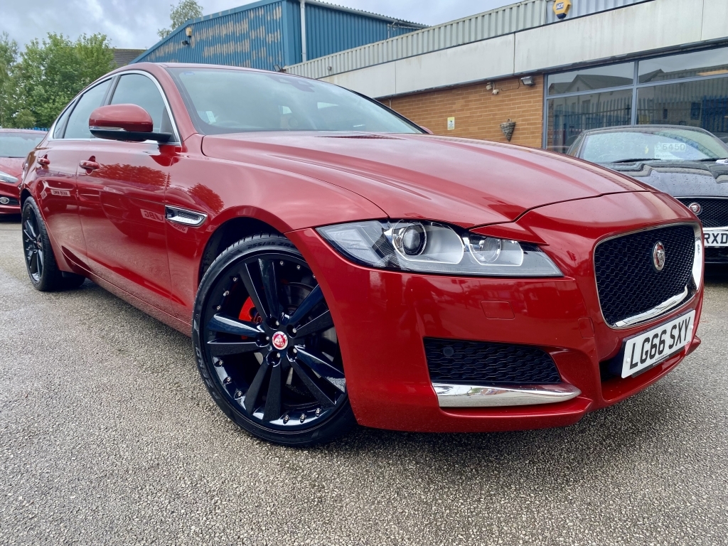 Jaguar XF 2.0 Prestige Red