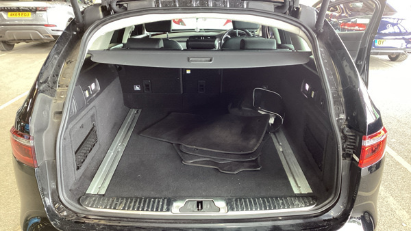 Jaguar XF 2.0 Portfolio Black #5