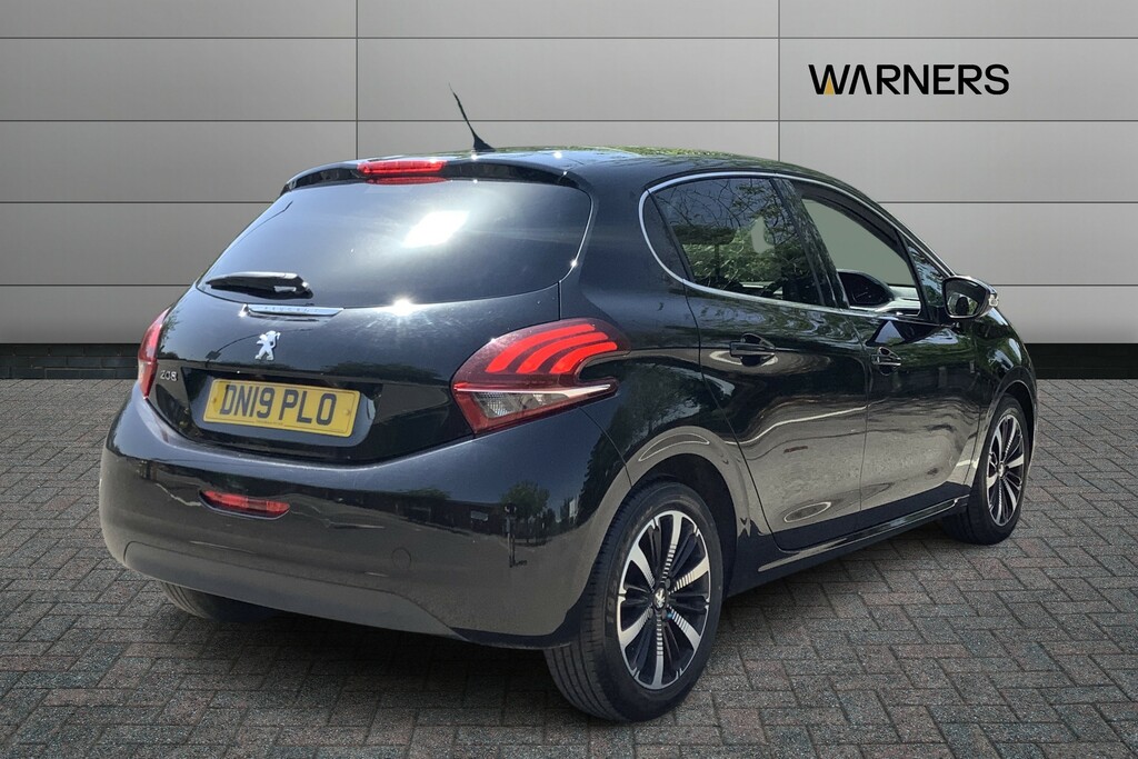 Peugeot 208 1.2 Puretech 82 Tech Edition Start Stop DN19PLO Black #4