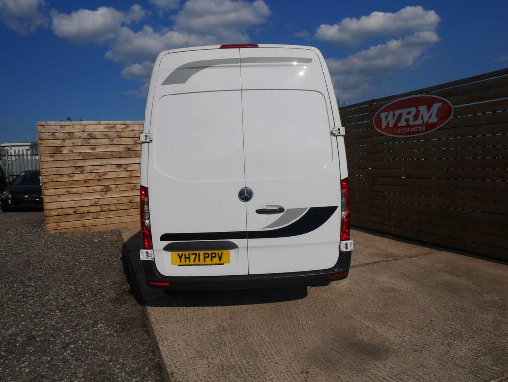 Mercedes-Benz Sprinter 2 Berth YH71PPV White #6