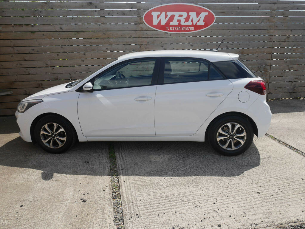 Hyundai I20 1.2 Se Launch Edition Hatchback SC19UAV White #5