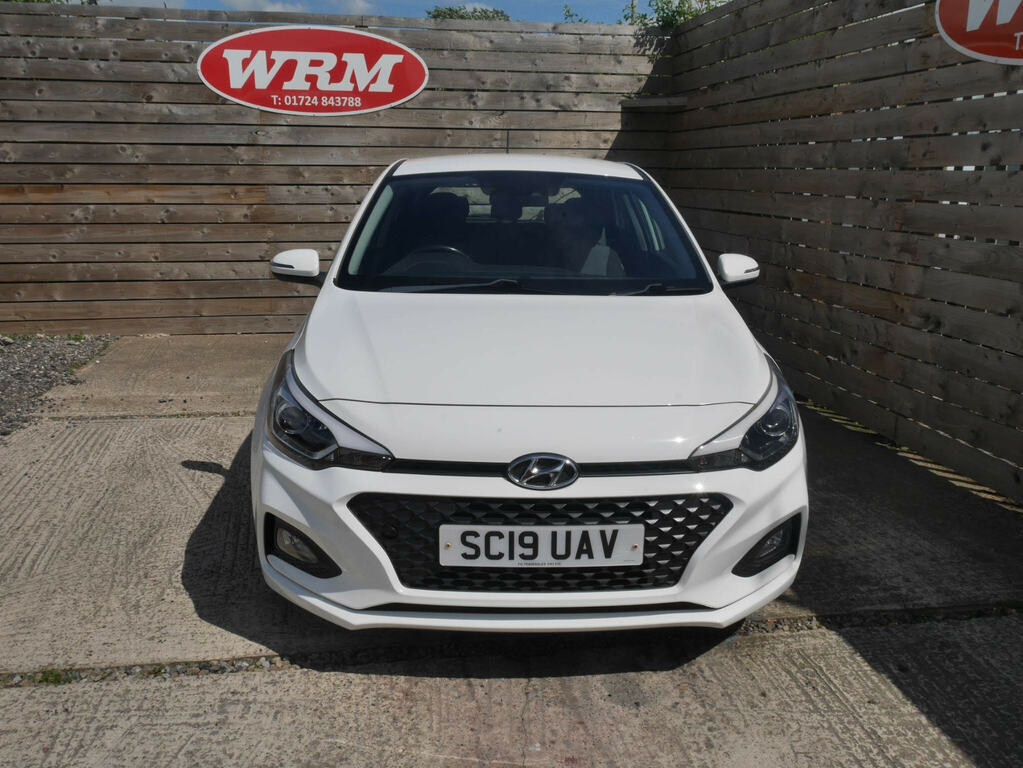 Hyundai I20 1.2 Se Launch Edition Hatchback SC19UAV White #3