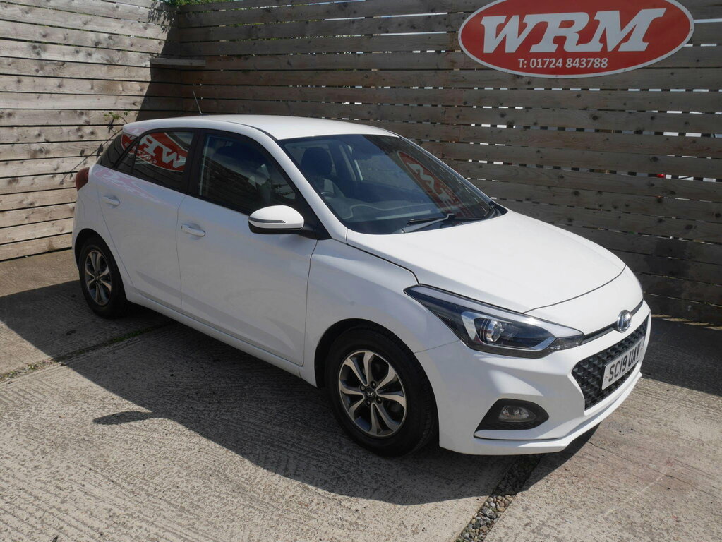 Hyundai I20 1.2 Se Launch Edition Hatchback SC19UAV White #2