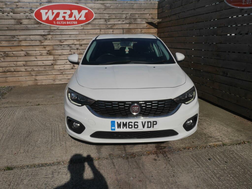 Fiat Tipo 1.3 Multijetii Lounge Hatchback White #3