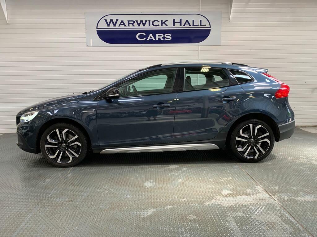 Volvo V40 Cross Country 2.0 D2 Pro Euro 6 Ss Blue #2
