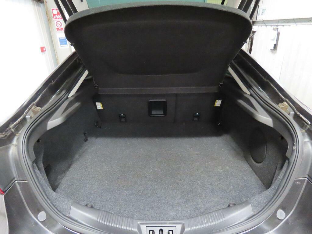 Ford Mondeo Hatchback Silver #12