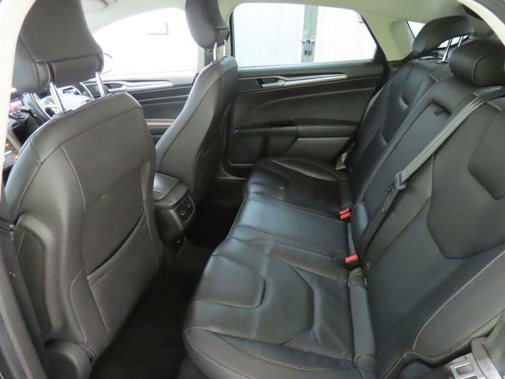 Ford Mondeo Hatchback Silver #10